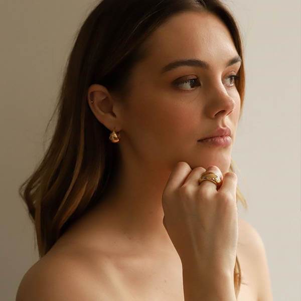 Ana_Luisa_Rings_Band_Rings_Noa_Gold_Dome_3.jpg