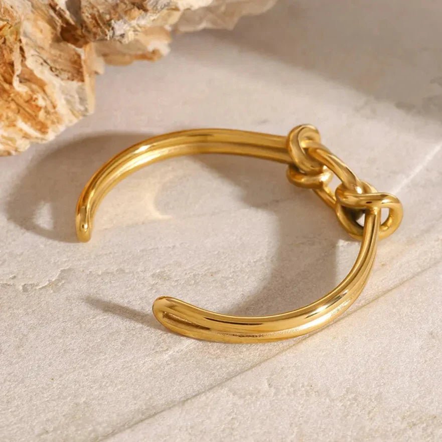 Cassia Knot Gold Bangle - NAVALLI