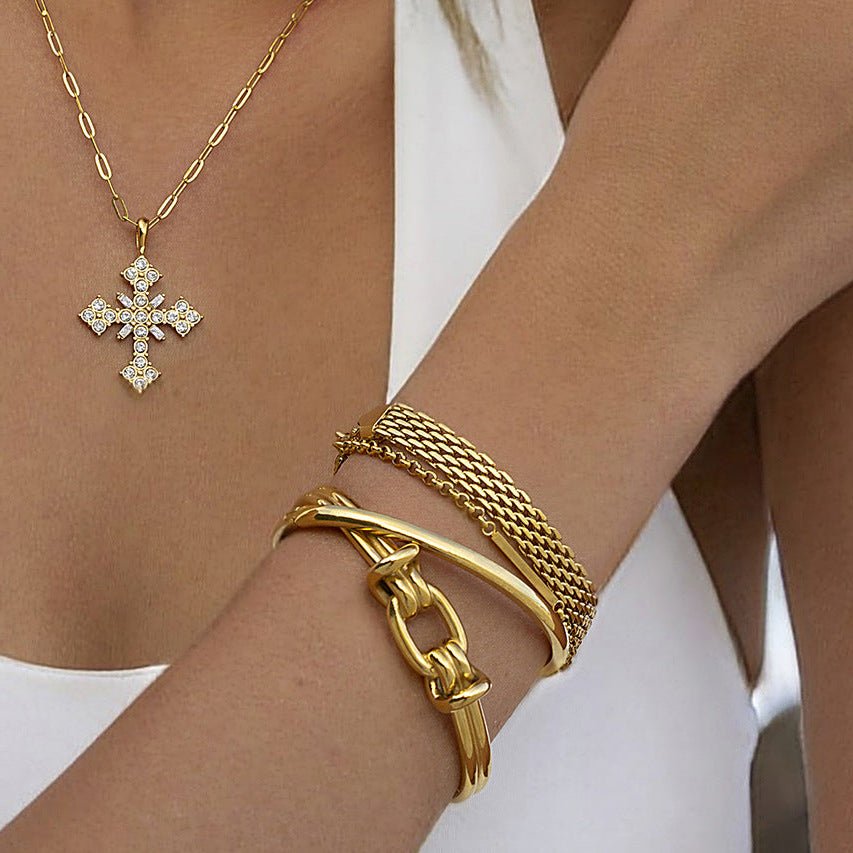 Cassia Knot Gold Bangle - NAVALLI