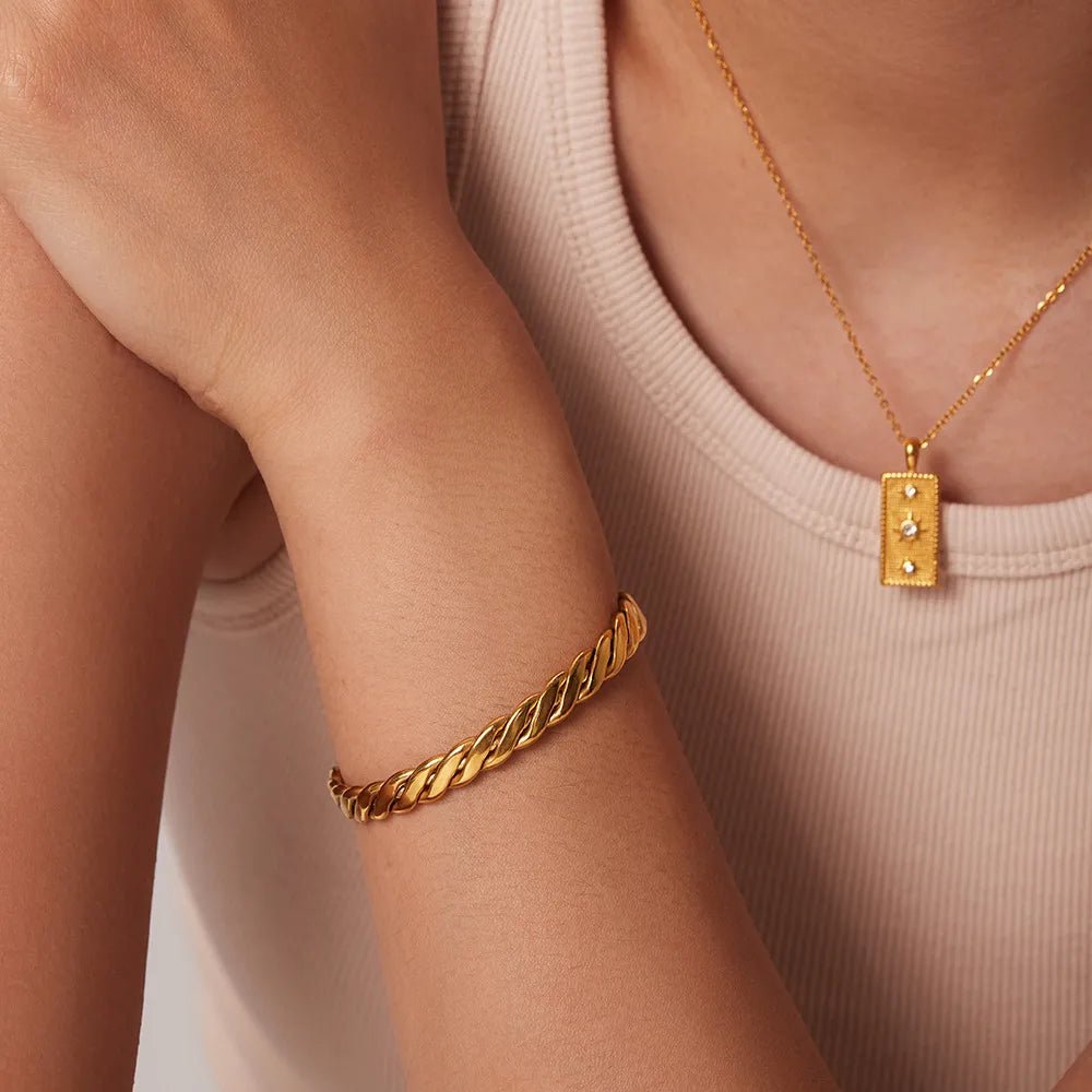 Alba Bold Twist Bangle - Bracelet - 3