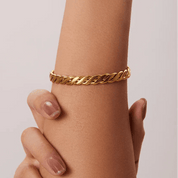 Alba Bold Twist Bangle - Bracelet - 1