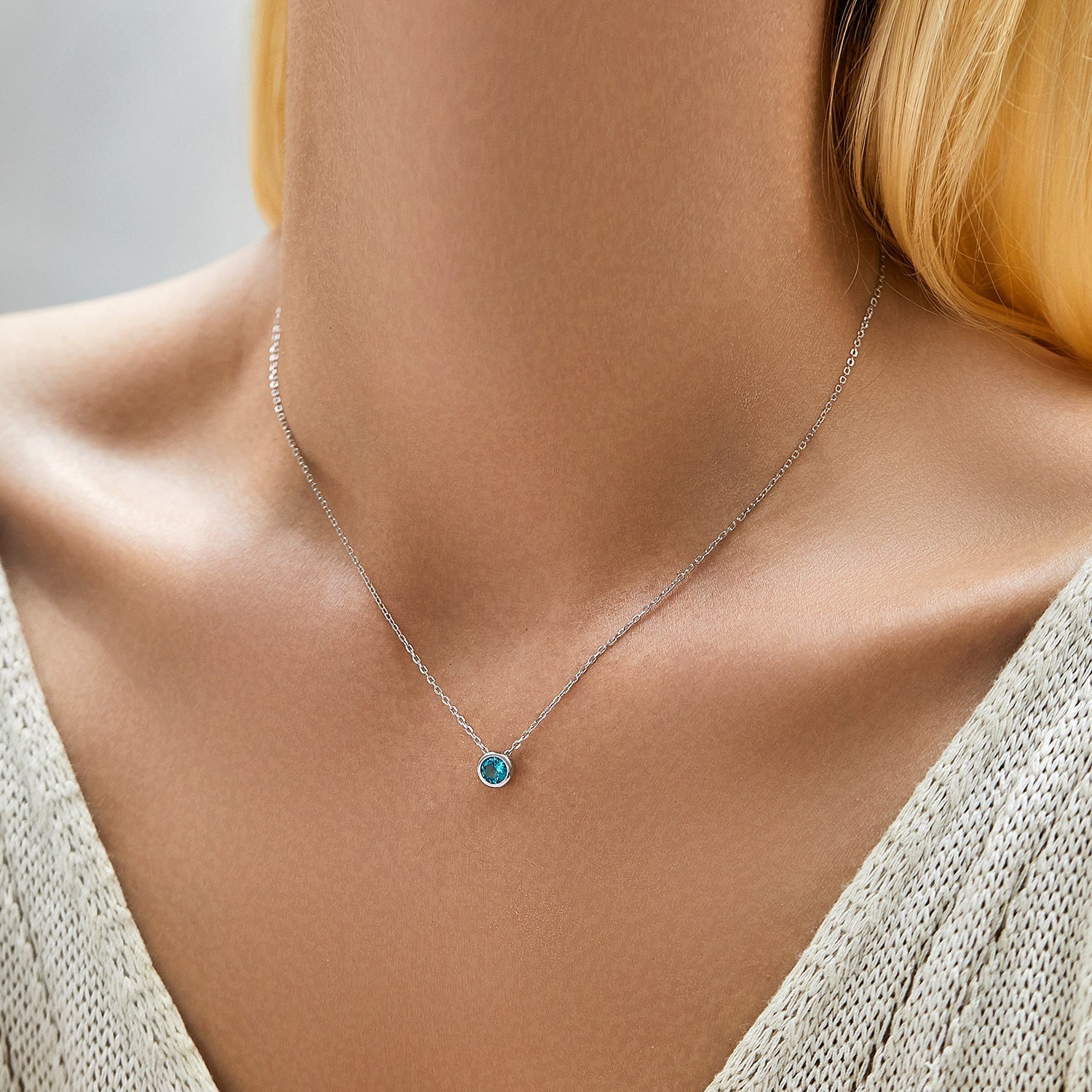 Amira Silver Pendant Necklace - NAVALLI
