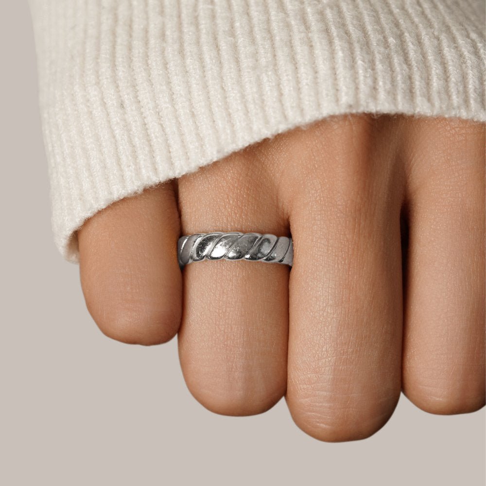 Bria Silver Ring - NAVALLIRing