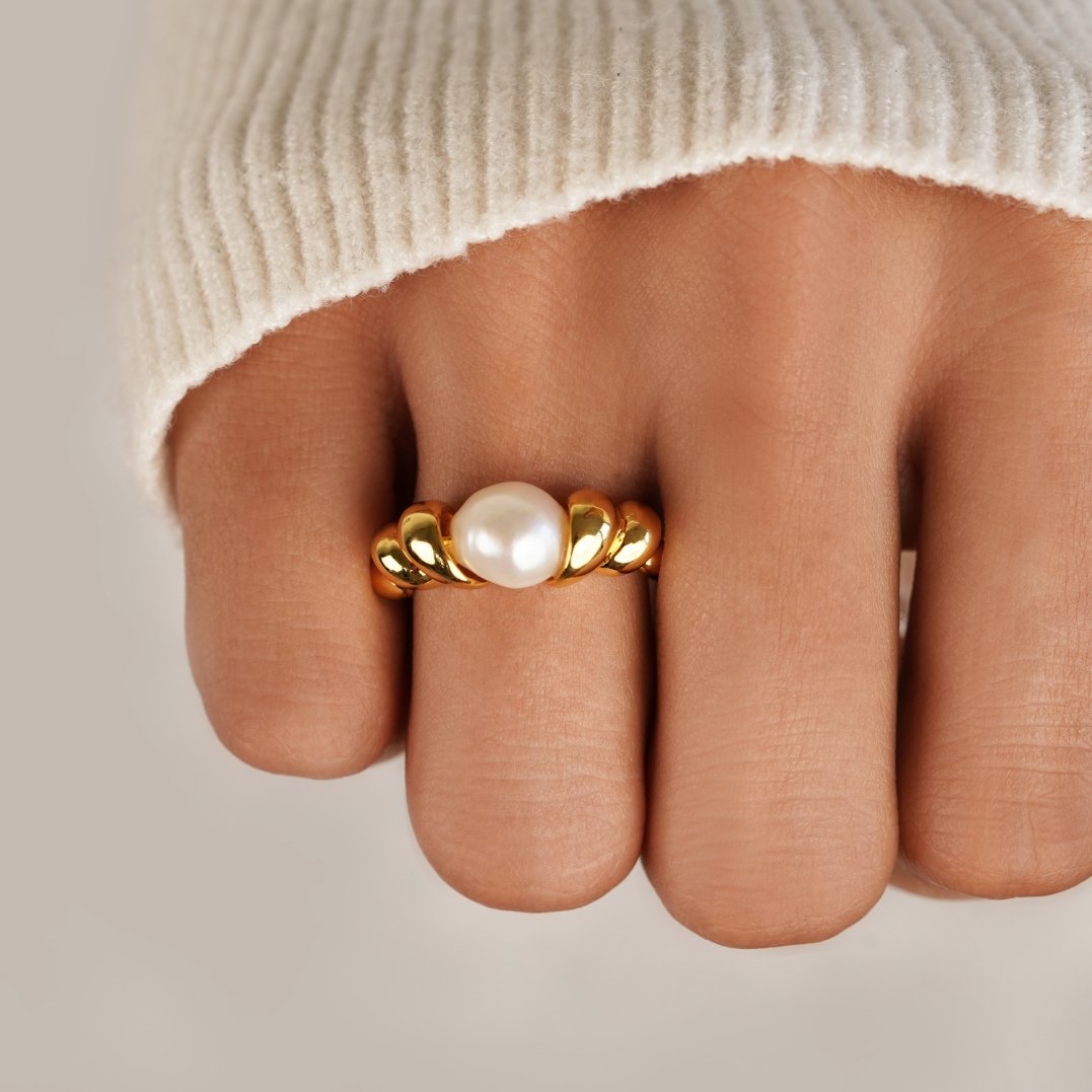 Mira Pearl Ring