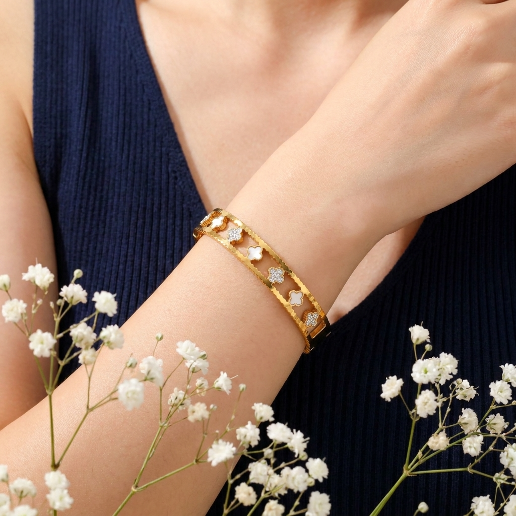 Aurelia Clover Bangle