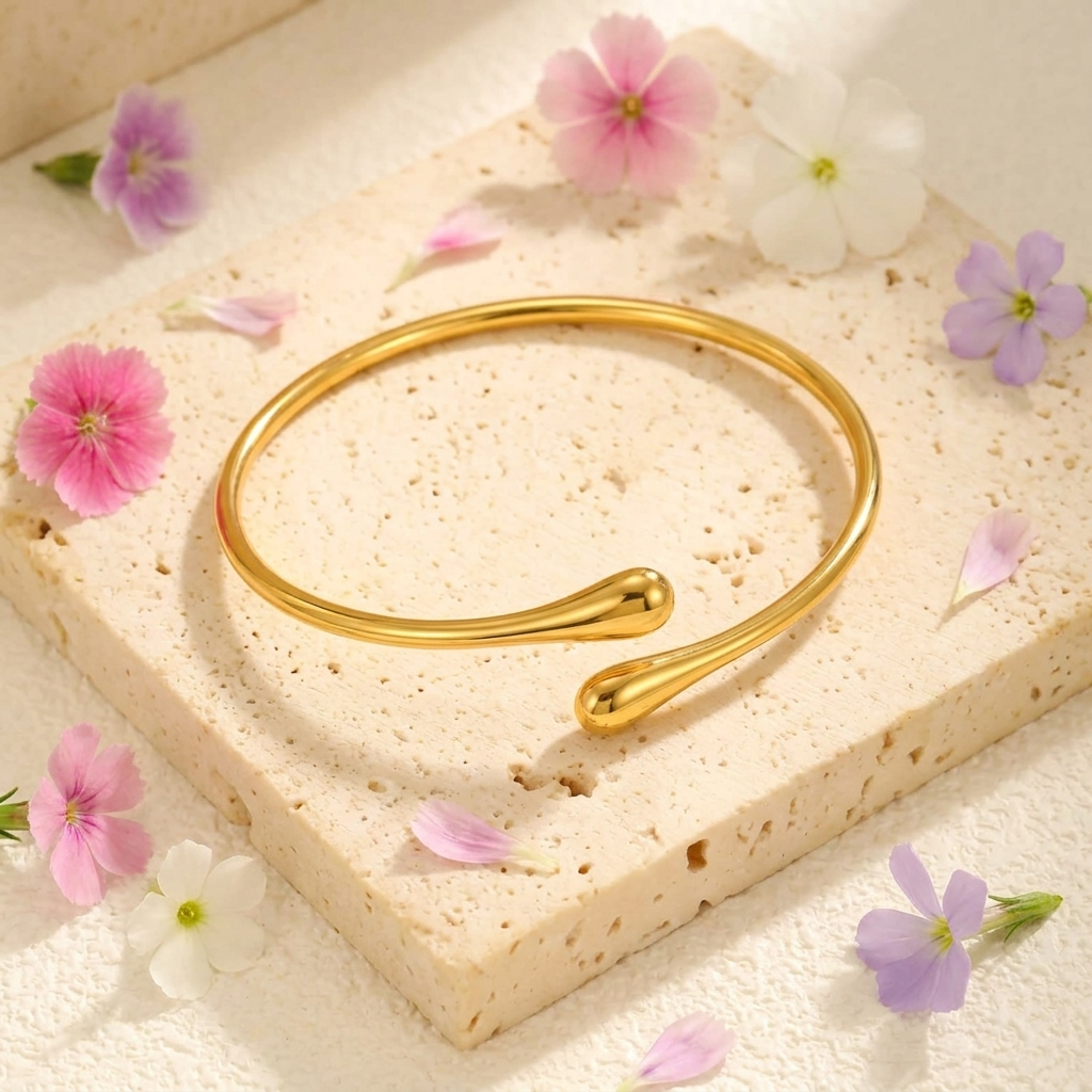 Mila Gold Cuff