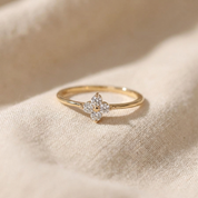 Léa Crystal Clover Ring