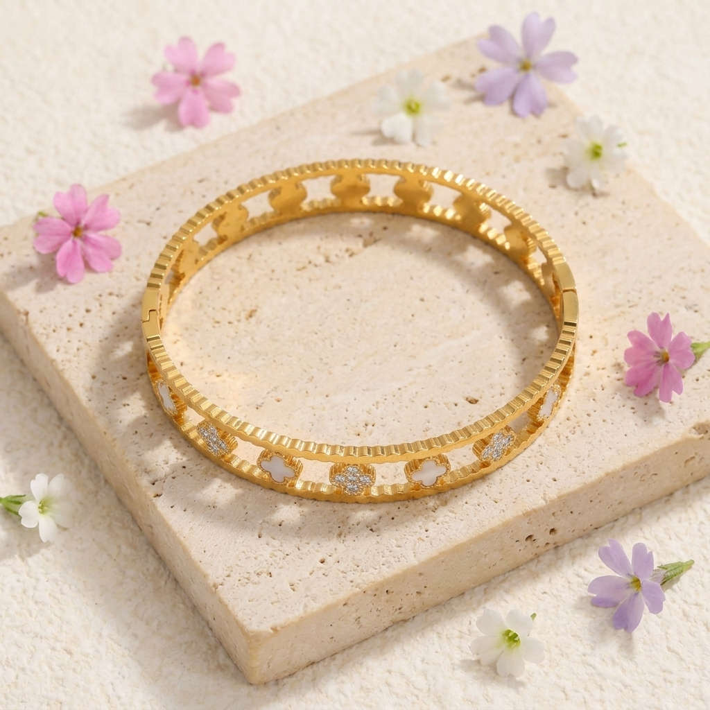 Aurelia Clover Bangle