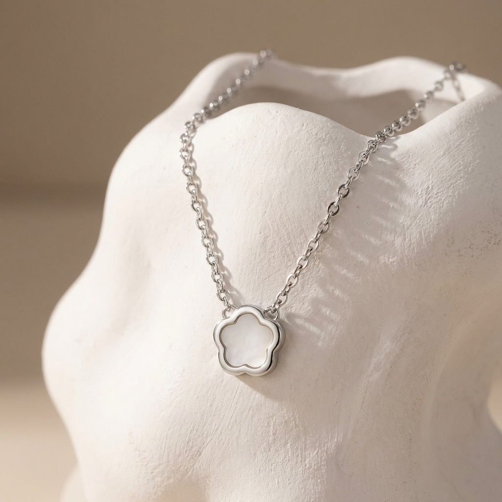 Amélie Clover Necklace