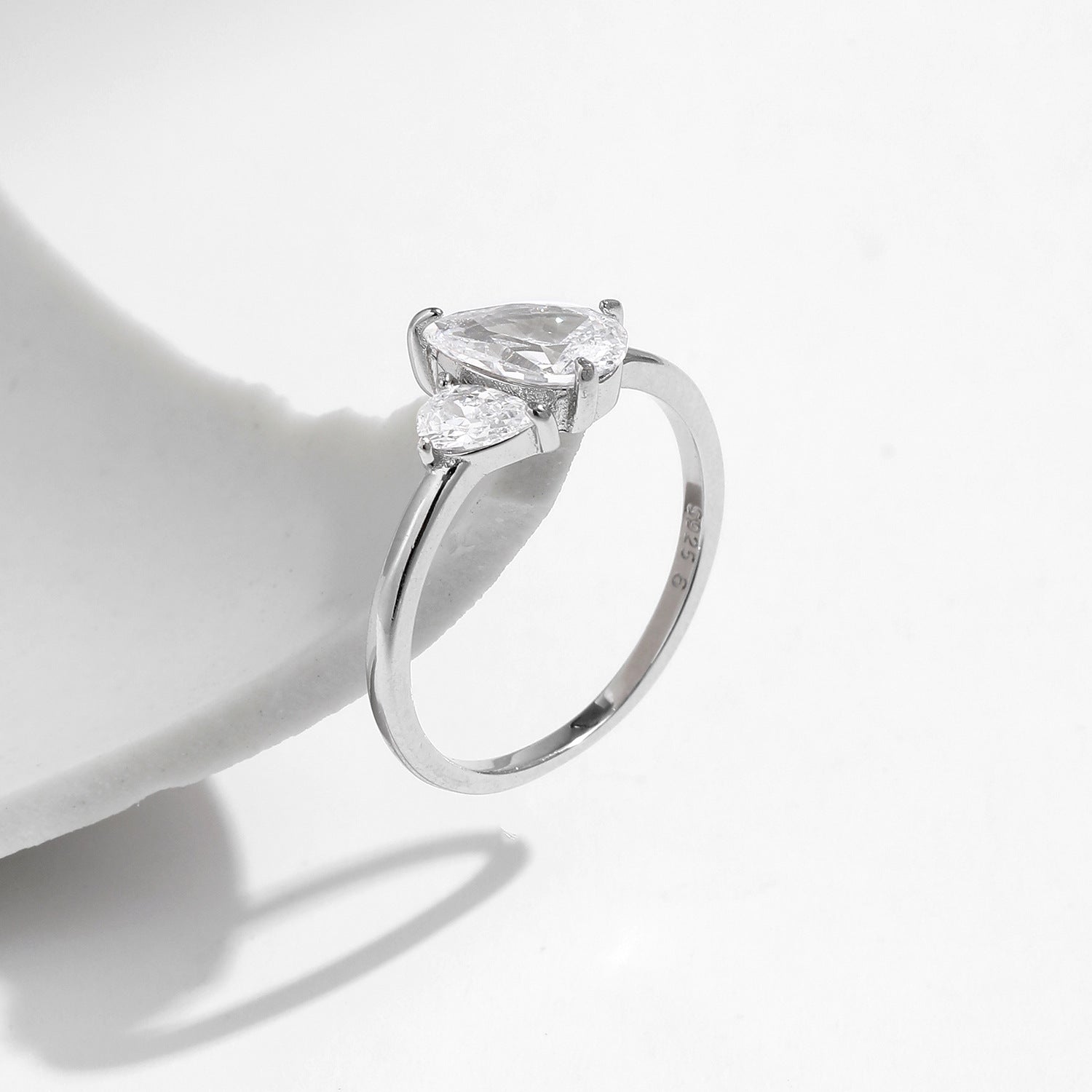 Inaya Silver Ring - NAVALLI