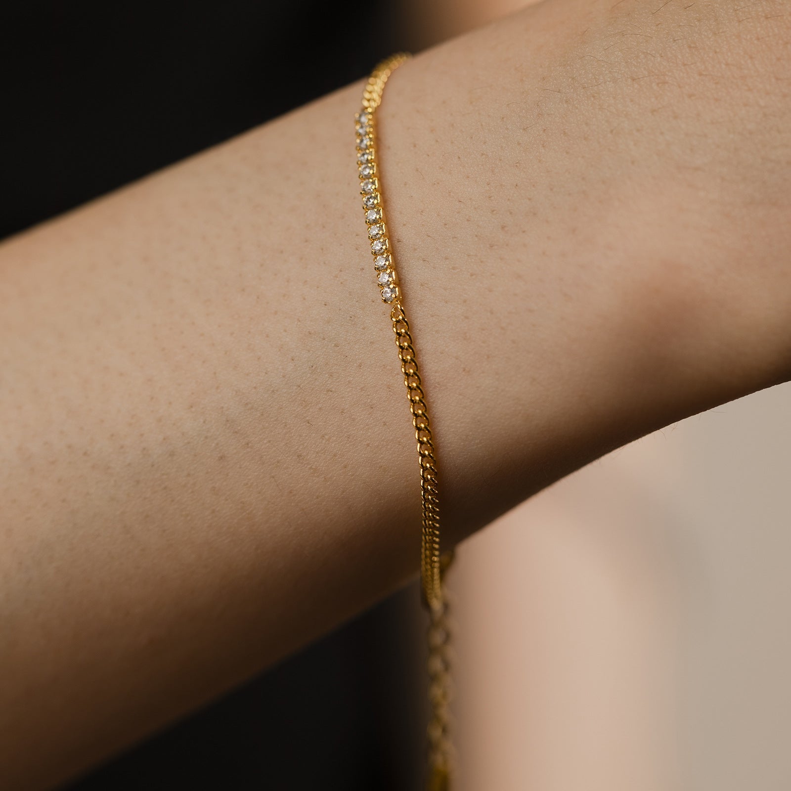 Lina Fine Chain Bracelet - Gold - 1