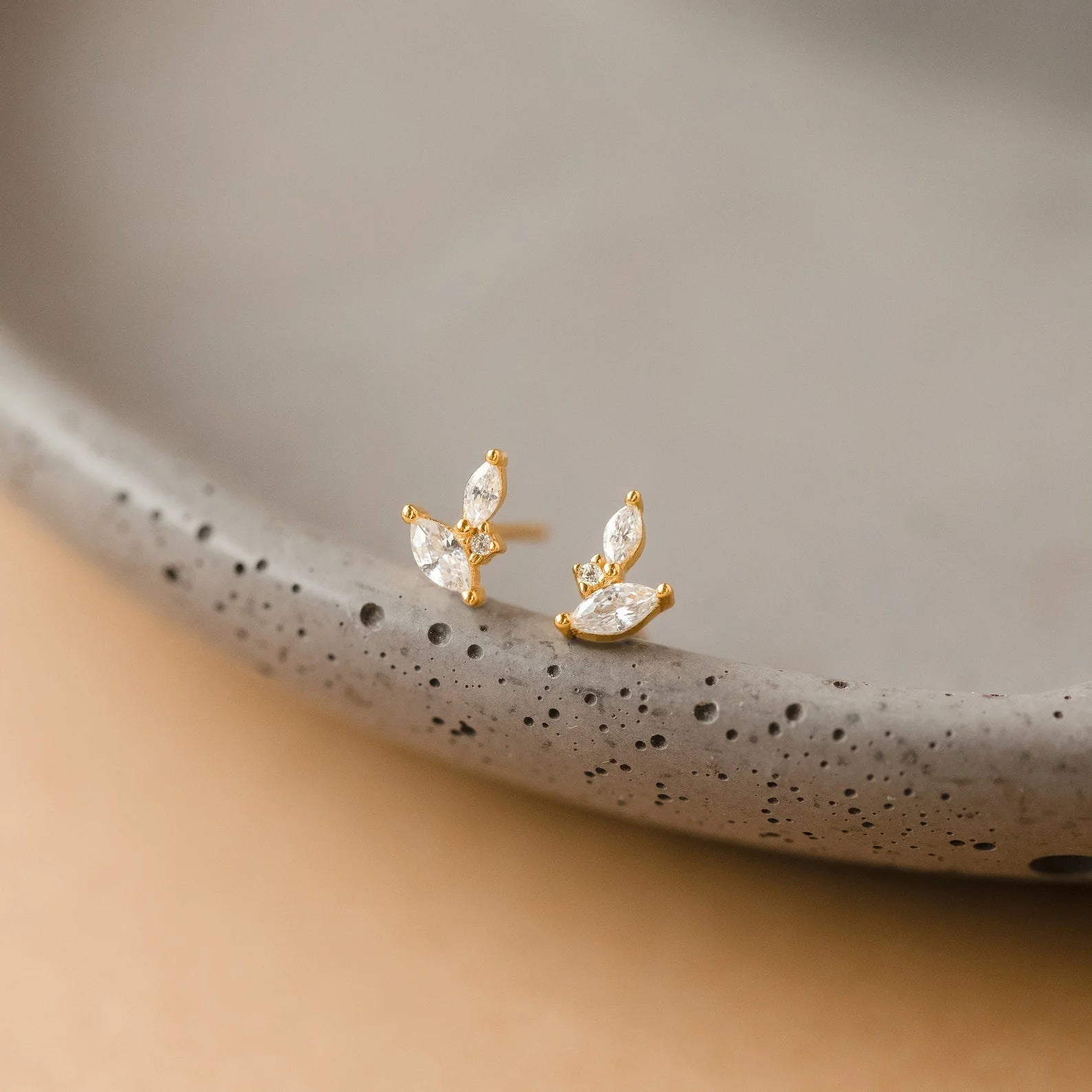 Nina Leaf Stud Earrings - Jewelry - 4