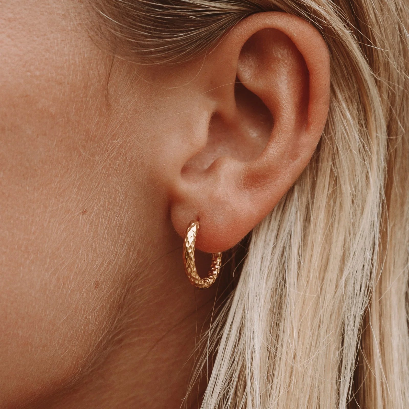 Noa Hoop Earrings - Earrings - Gold - 1