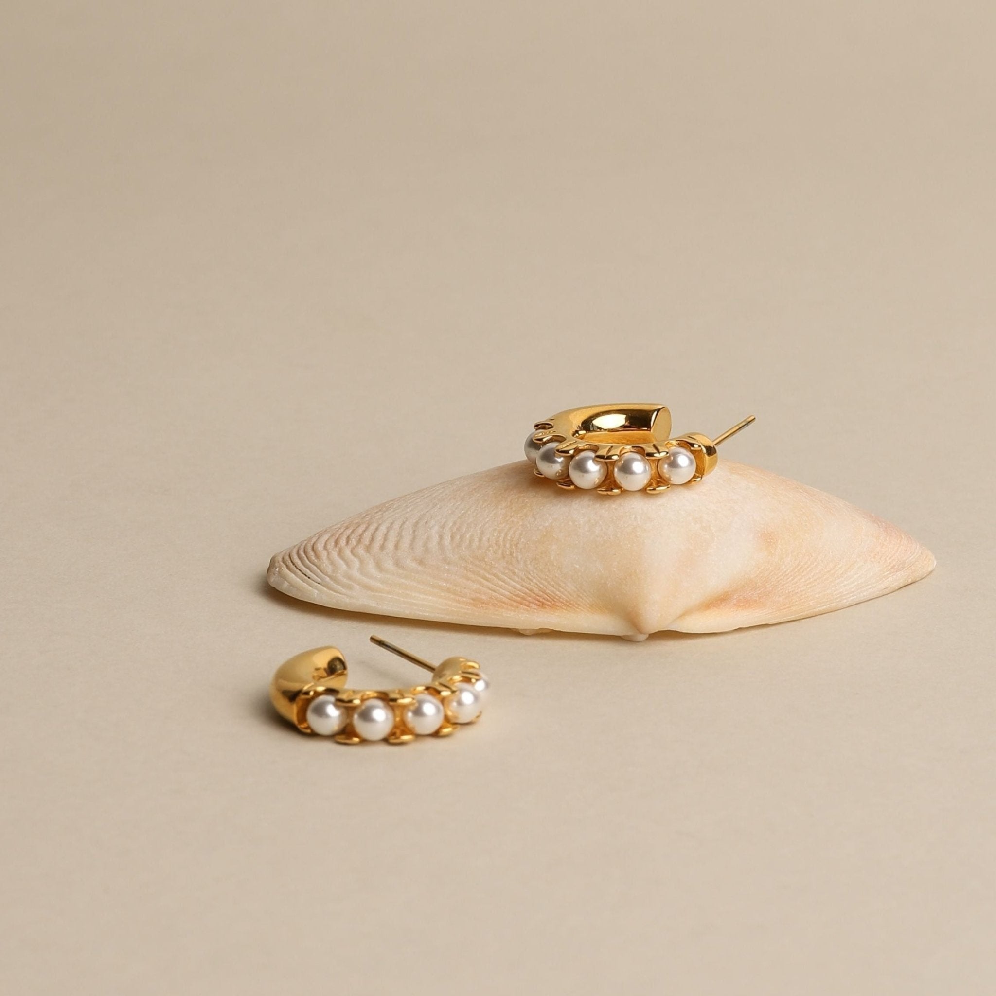 Sage Pearl Huggies - pair of earrings - Silver - 8