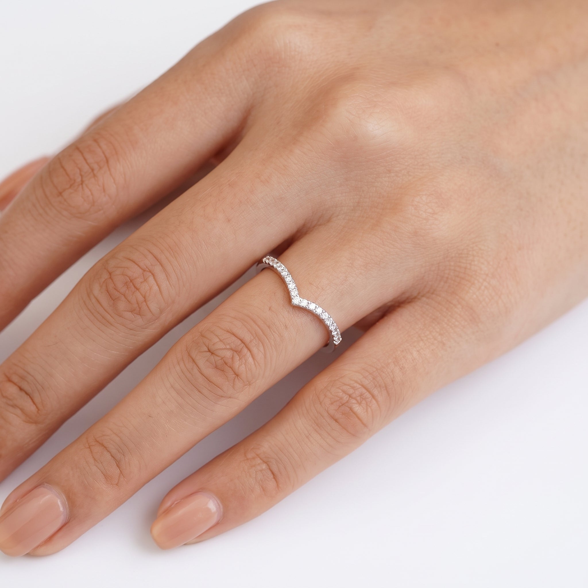 Hand wearing Navalli silver crystal chevron ring Soline on the ring finger